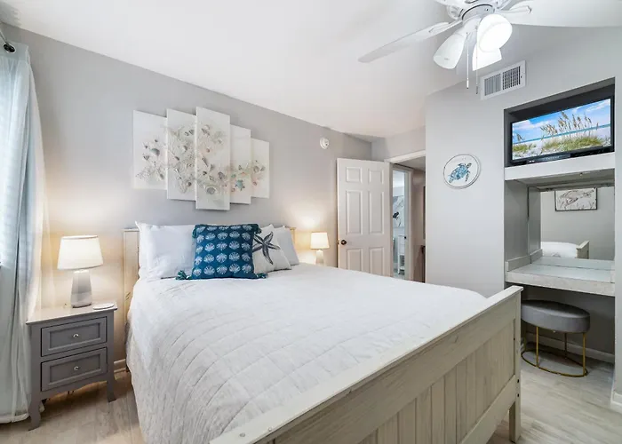 Penthouse October Oasis- Beachfront, Prime Location 3Br 2Ba