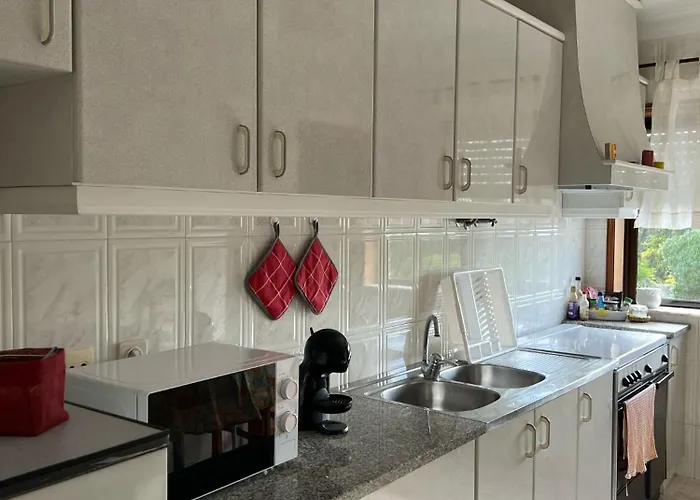 Lovely 2 Bedroom Apartment 100M From The Beach