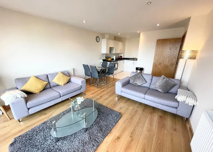 Blue Sky Apartments@Guildford Town Centre