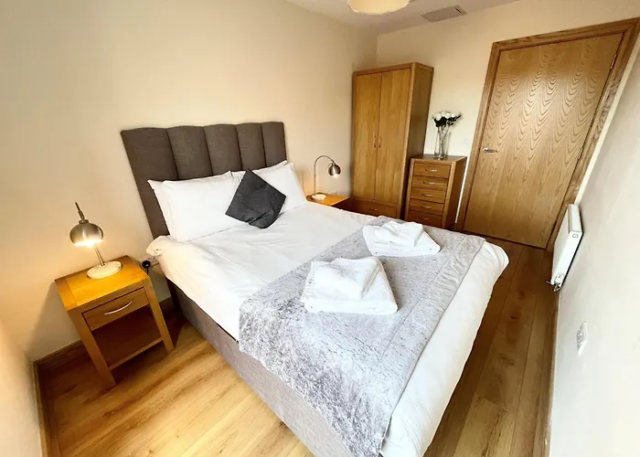 Blue Sky Apartments@Guildford Town Centre