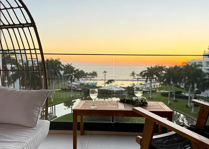 Restyle: Ocean Front + Pool Nuevo Vallarta