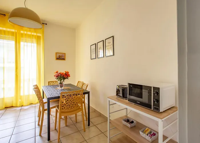 Lake Como Spacious Apartment - Center, Lake & Station 10 Min