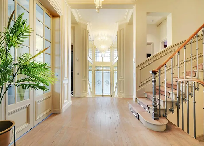 Luxury Mansion With Garden In Heart Of Neuilly