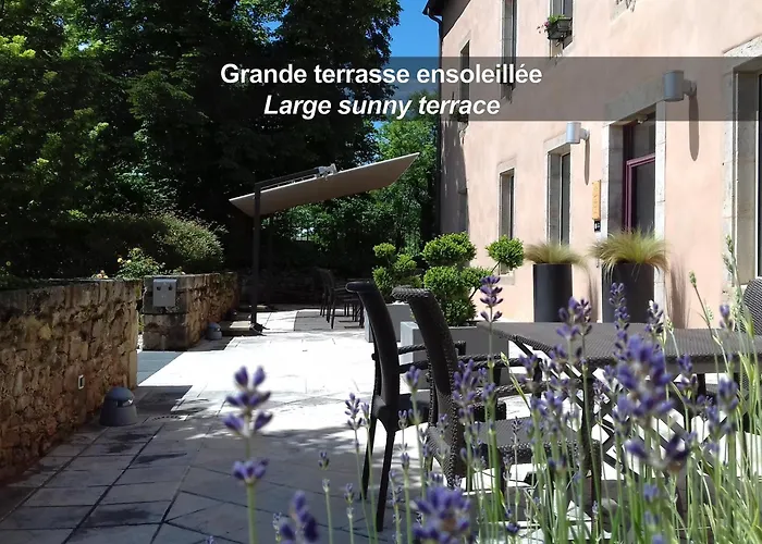 Hotel La Ferme De Bourran - Rodez - Parking Prive Avec Bornes Pour Voitures Electriques