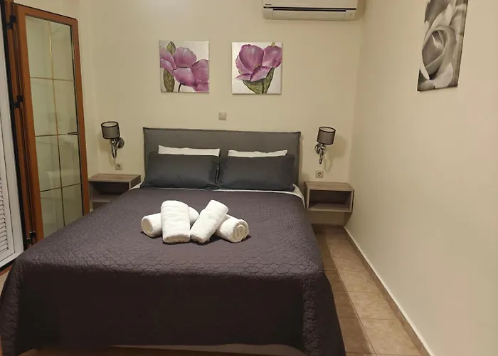 Helen'S Studios & Apartments