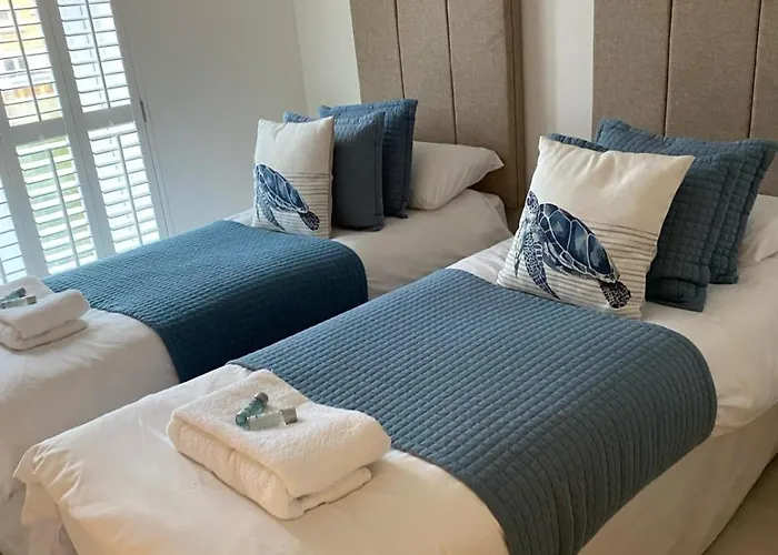 Luxury Beachfront Outstanding 2 Bedroom Apartment