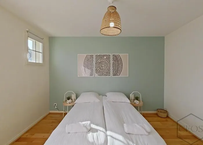 Family House For 14 - Disneyland Paris