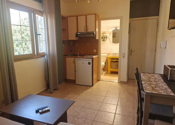 Helen'S Studios & Apartments