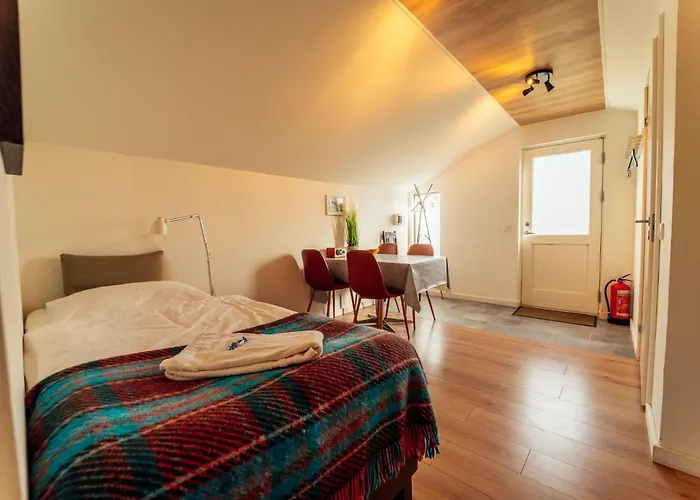 Farmhouse Lodge