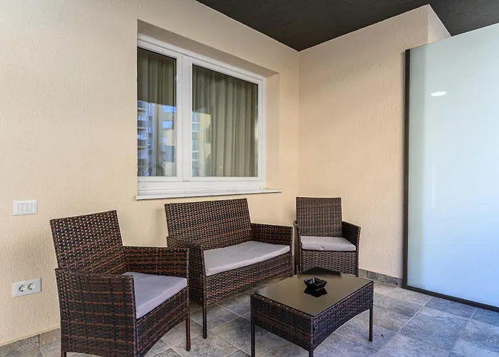 B-Holiday Luxury Apartments Urban Plaza