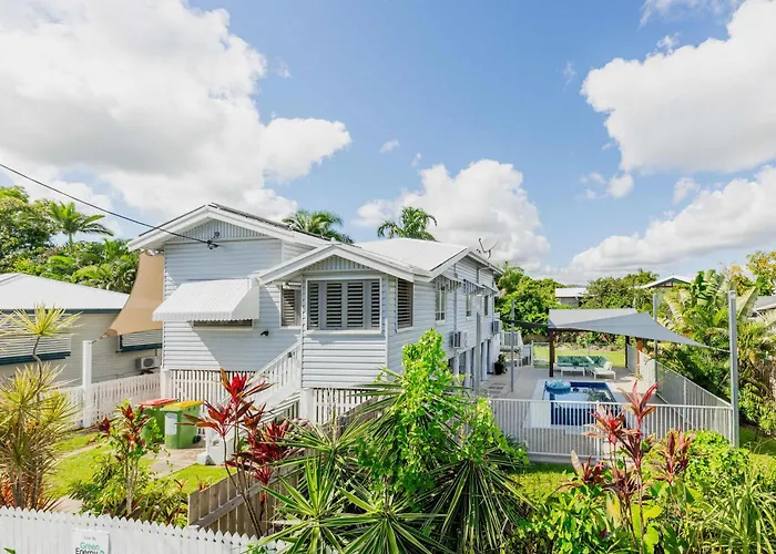 West End Townsville, Pet Friendly Pool House