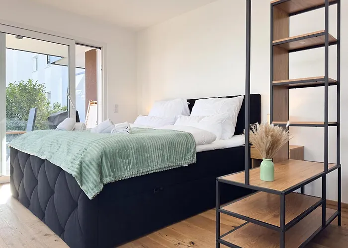 Bessa Homes Deluxe Apartment 6 Personen Klima Garten King Size Betten