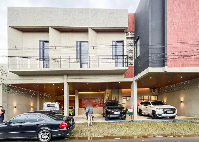 Urbanview Tigatuju Living Blitar