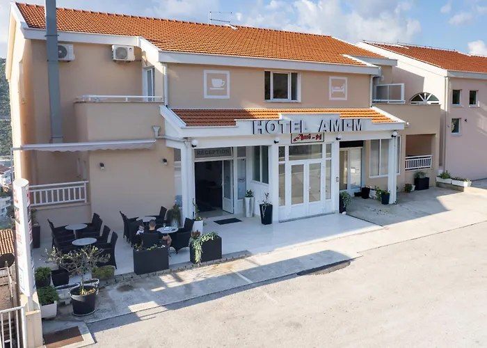 Hotel Ami - M