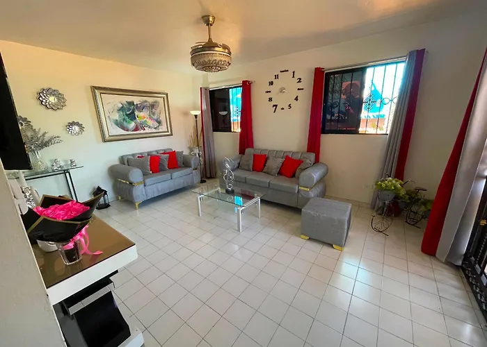 Casa Corona Plaza Con Parqueo Y Wifi