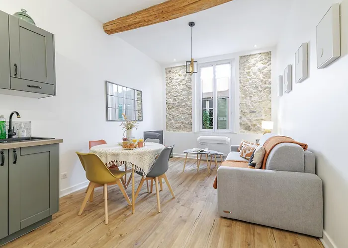 Old Town Antibes Superb New Flat, For 3, Ac, Wi-Fi