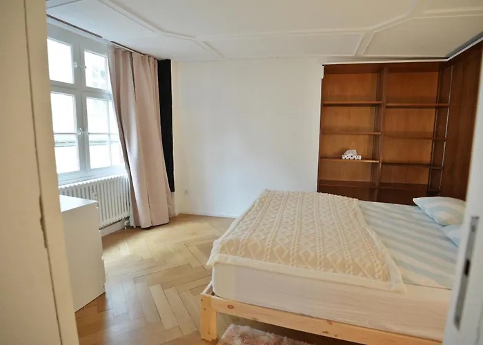 Cozy City Center, 4 Bedroom, New Kitchen, 120Sq, 5Min Walk To Main Station