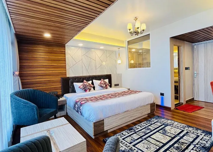 Luxury Stay At Hotel Broadway Boutique Mall Road Chowrasta Near Mahakal Temple