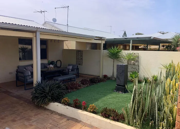 Swell Court Villa