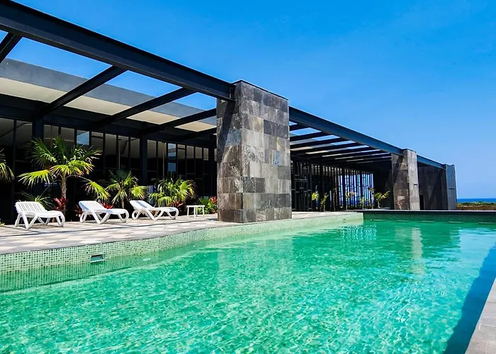 Seascape Apartment Near The Beach With A Sea-View Rooftop And Infinity Pool