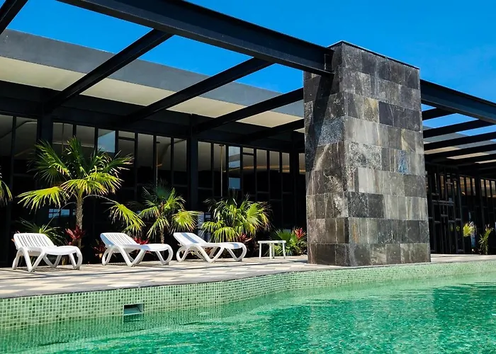 Seascape Apartment Near The Beach With A Sea-View Rooftop And Infinity Pool