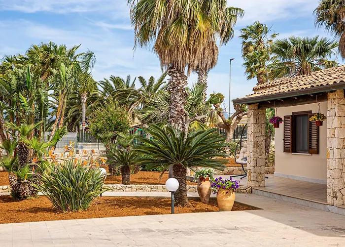 Exclusive Palm House Near The Beach
