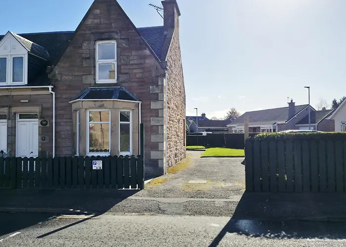 Inverness City 4 Bedroom House Free Parking