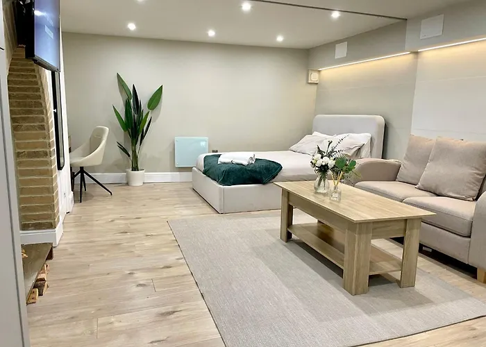 A2 Hightown Apartment, Steps From Luton Train Station
