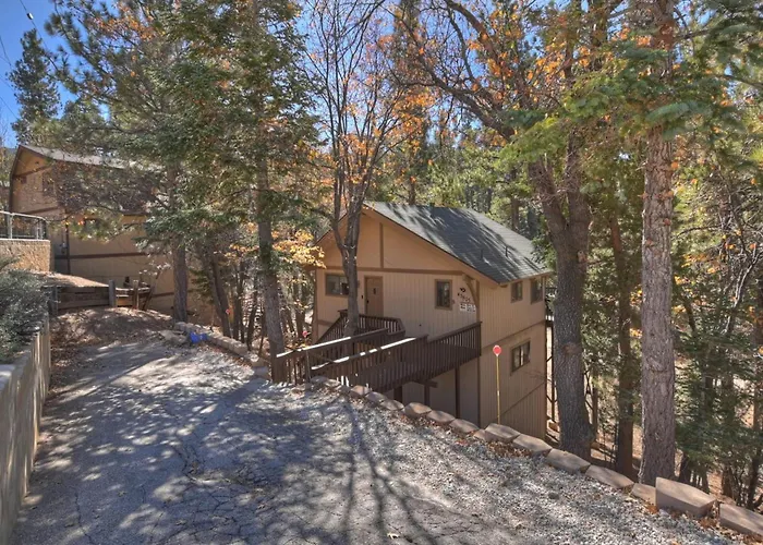 Everwood Serenity Treehouse On Sledding Hill