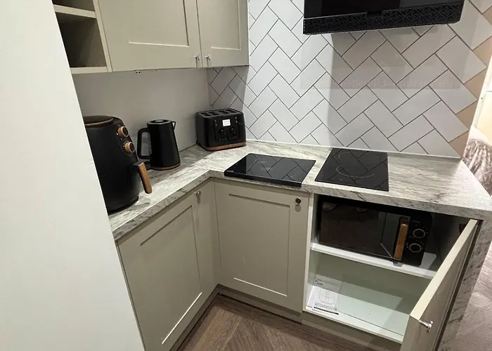 1 Double Bed Studio With Private Access And Parking