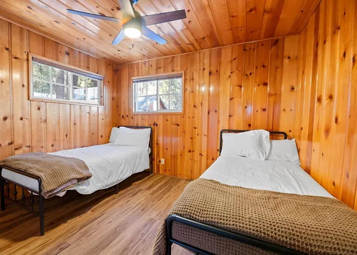 Blue Skies- Modern Cabin Near Slopes W Fireplace