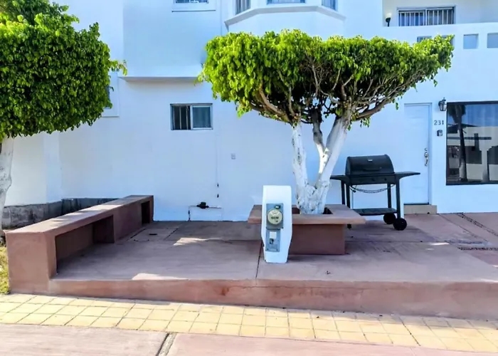Condominio 231 Loma Bonita, Enfrente De La Alberca!