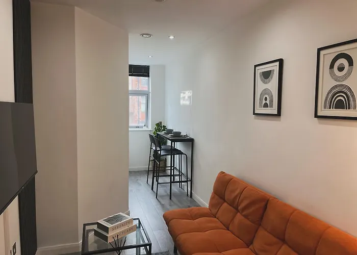 Modern Cozy City Centre Double Suite! - Fast Wifi, Free Gym Access, Work Station
