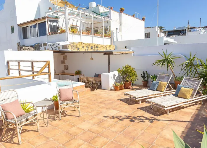 Charming House With Rooftop Pool