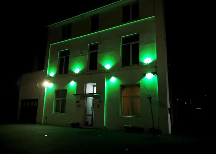The Green Light House Studio 24 - Free Private Parking