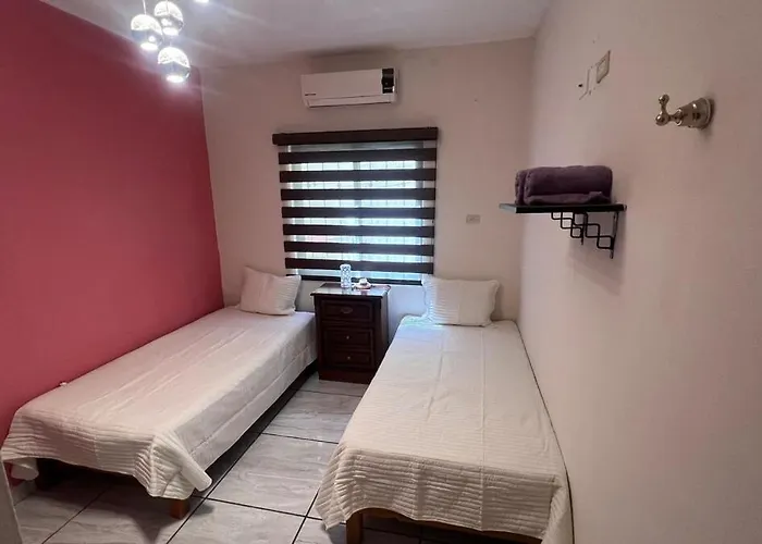 Casa Con Alberca Y Entrada Independiente