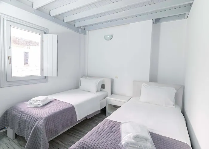 Phaos Santorini Suites