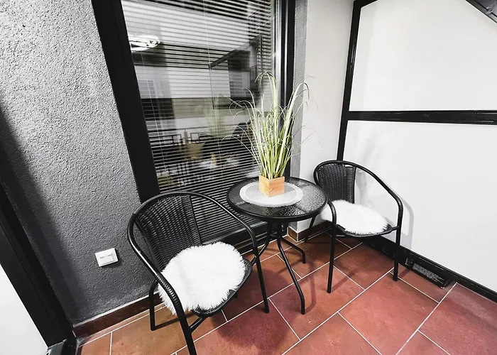 Luxe Studio In City Center With Free Parking