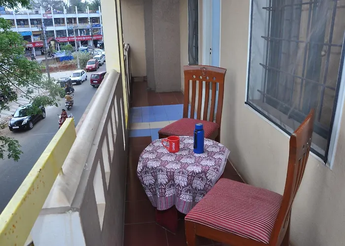 Vinayaka Deluxe Lodge