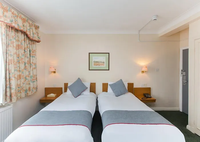 Oyo Stade Court Hotel