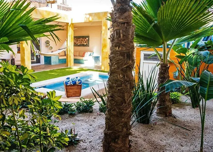Walk To Malecon, Private Pool And Garden