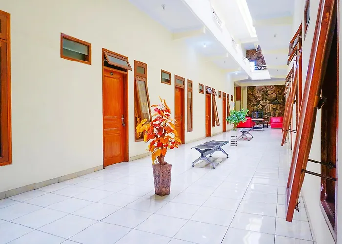 Flagship 90723 Berlima Guest House Syariah