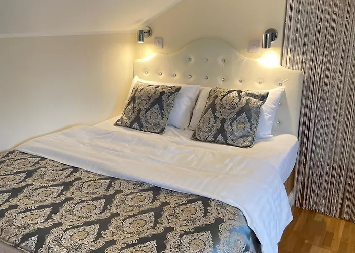The White Lodge Hotel