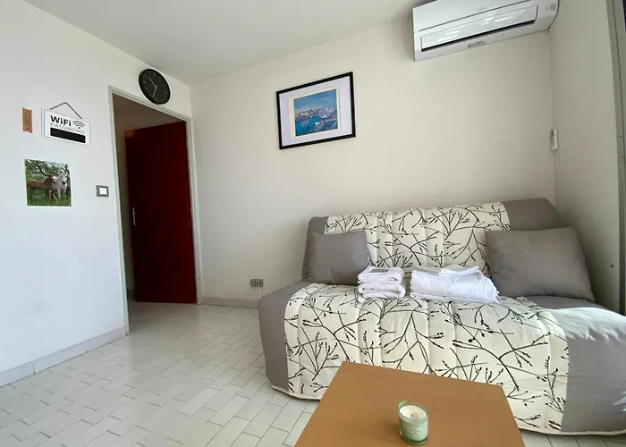 Le Cap D'Or- Beachfront With Air Conditioning!