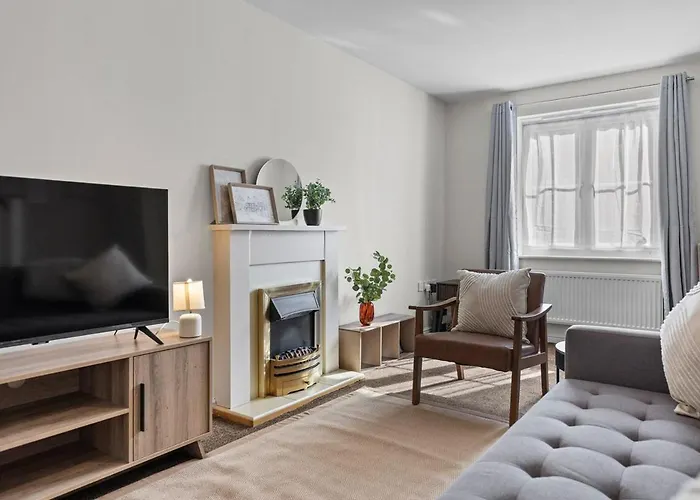 Cosy 3 Bed, Sleeps 8, A46, Free Parking And Garden, Contractors And Long Stays By Base Ten Stays