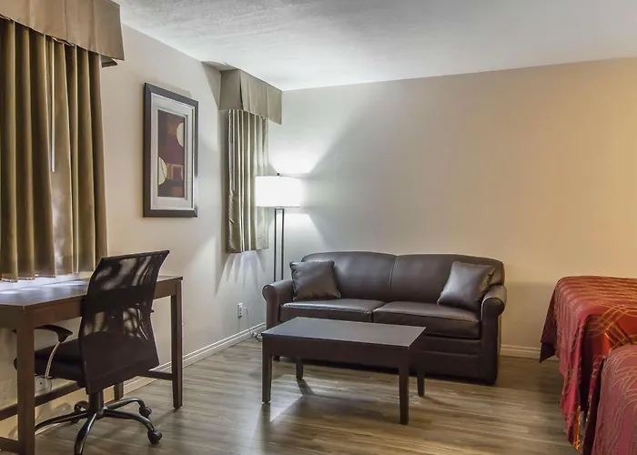 Econo Lodge Inn & Suites Lethbridge - Henderson Lake