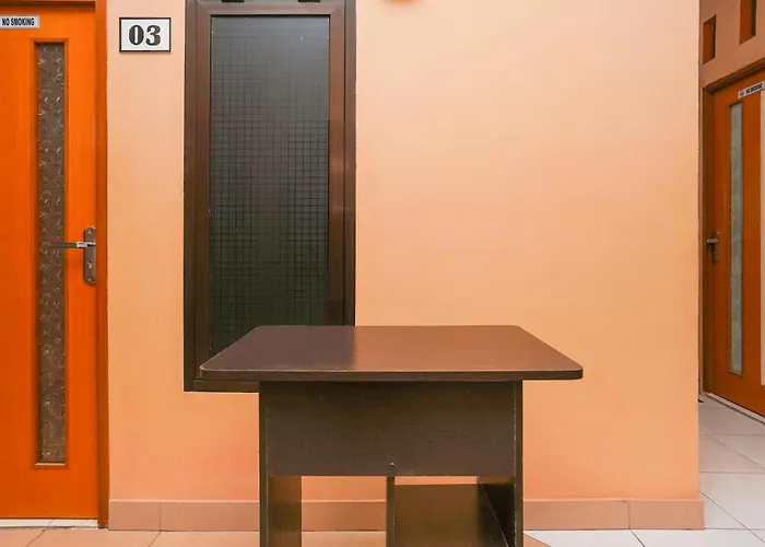 Oyo Life 2619 Kost Keluarga Cemara