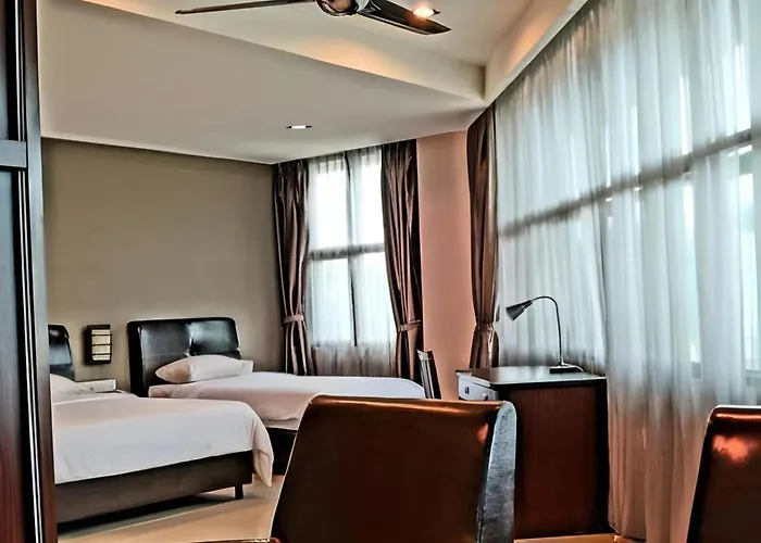 Capital O Rail Hotel