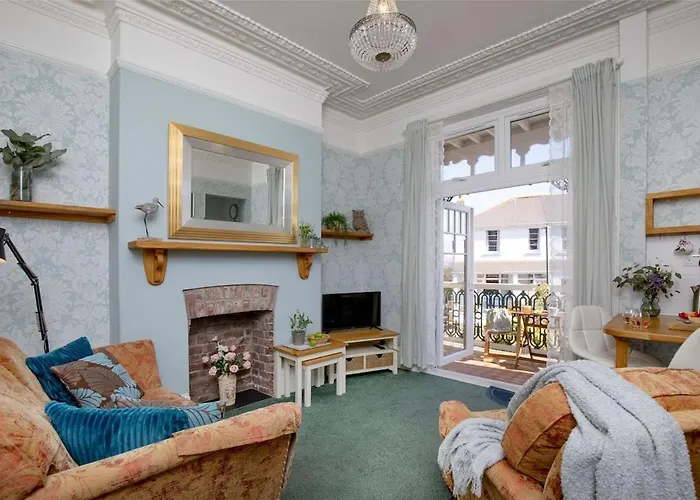Sea Peeps, Holiday Apartment In Paignton