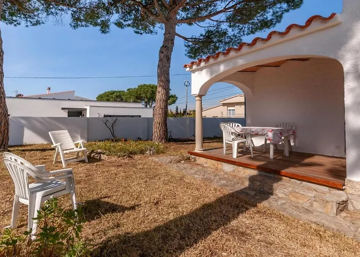 Villa Pinos By Vacay L'Escala